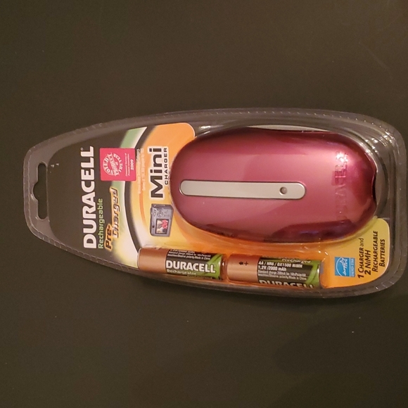 New Duracell Pink Mini Charger - Picture 4 of 4